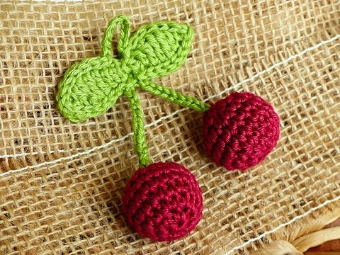 Taschenbaumler "Kirschen" Schlüsselanhänger kostenlose Häkelanleitung