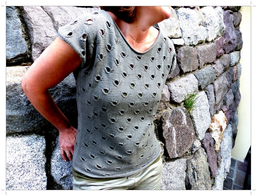 E-book ,Olivefarbender Pulli mit Löchern, Grösse s - xxxl