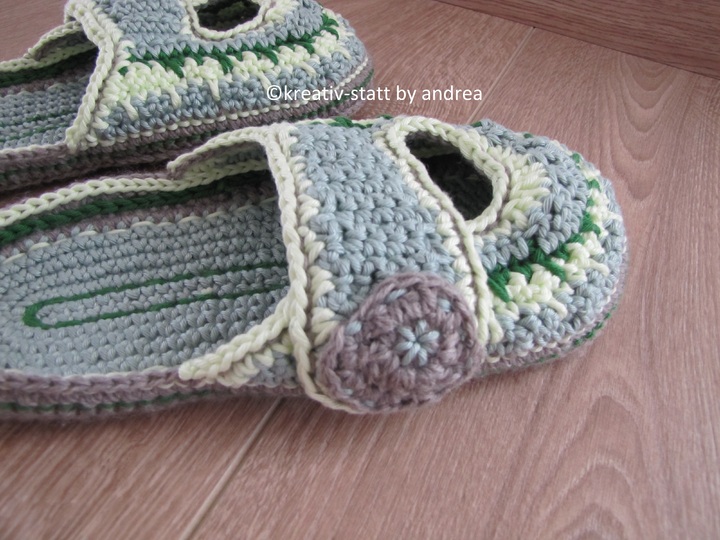Hausschuhe Pantoffeln Clogs mit Sohle - alle Größen - Häkelanleitung