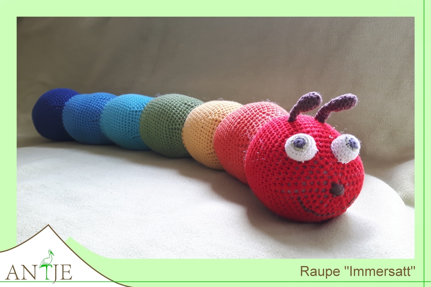 Bunte Amigurumi-Raupe häkeln – Anleitung & Muster