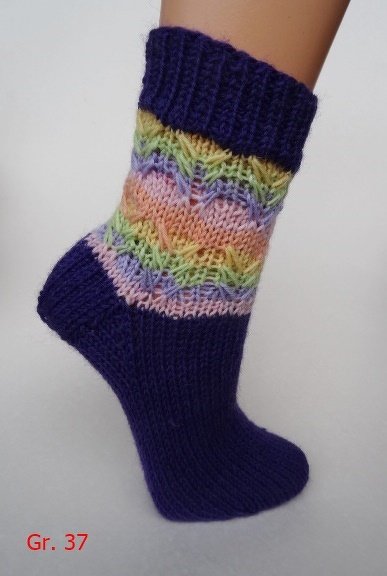 Strickanleitung Socken mit Frühlingsbeetmuster Gr. 37