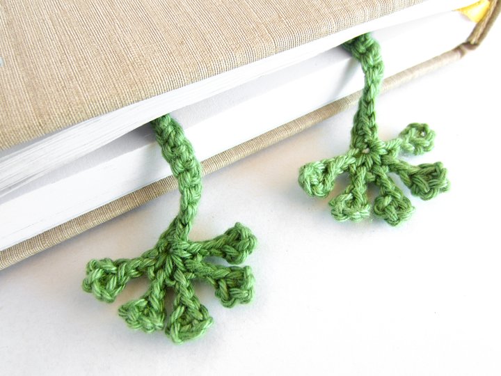 Amigurumi Crochet Frog Bookmark