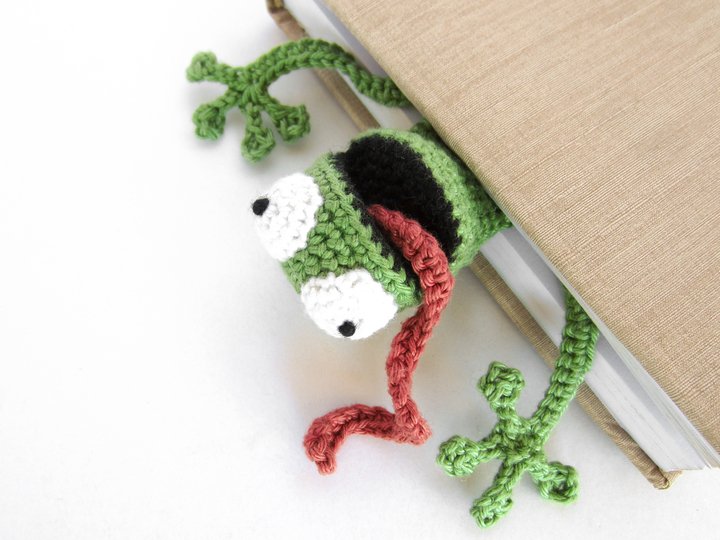 Amigurumi Crochet Frog Bookmark