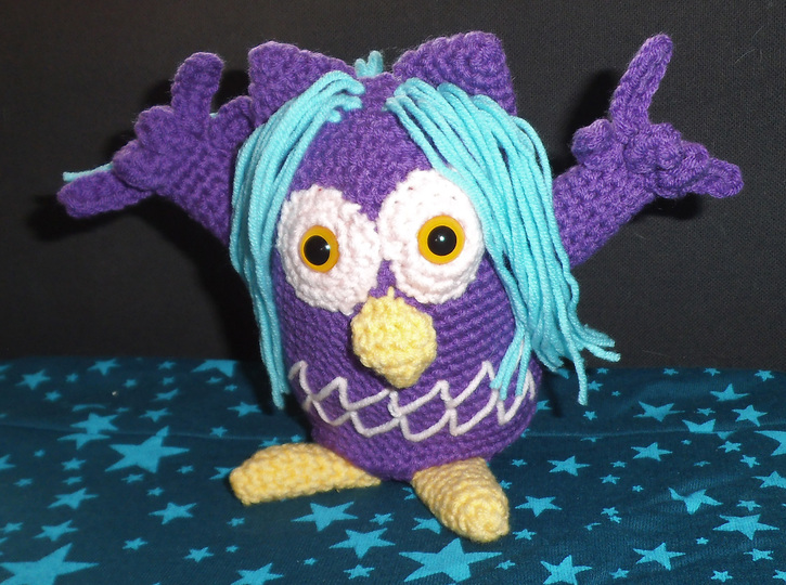 Heavy Metal Eule Amigurumi Häkelanleitung