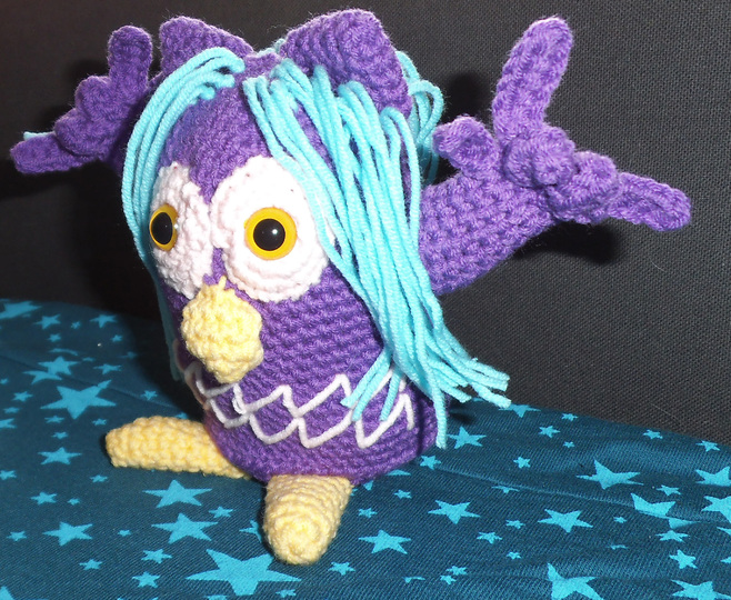 Heavy Metal Eule Amigurumi Häkelanleitung