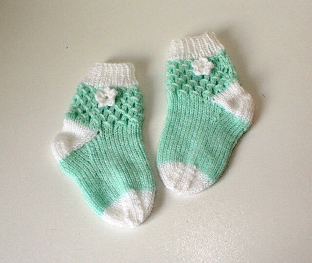 Strickanleitung Baby-Set, Mütze und Socken, ca. 6 - 12 Monate