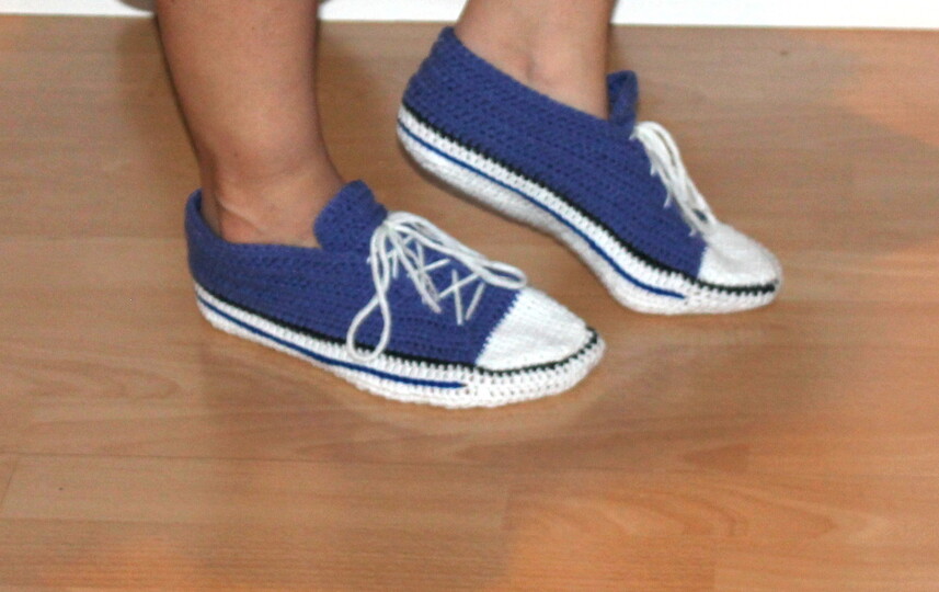 Crochet Sneaker Socks – low cut, in four sizes from UK 3.5 to 12 (EN & DE)