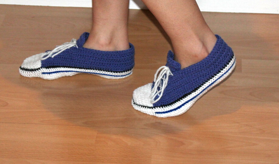 Crochet Sneaker Socks – low cut, in four sizes from UK 3.5 to 12 (EN & DE)