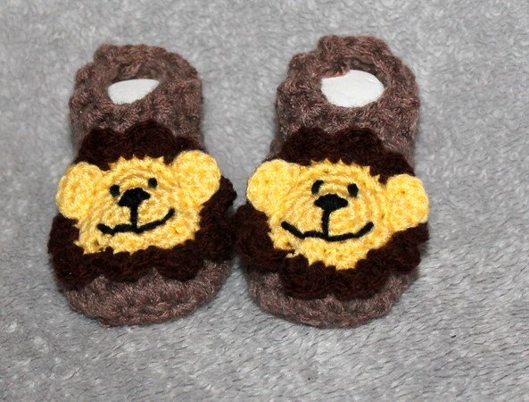lions socks three different sizes (3,5, 4,3, 5,1 inches)