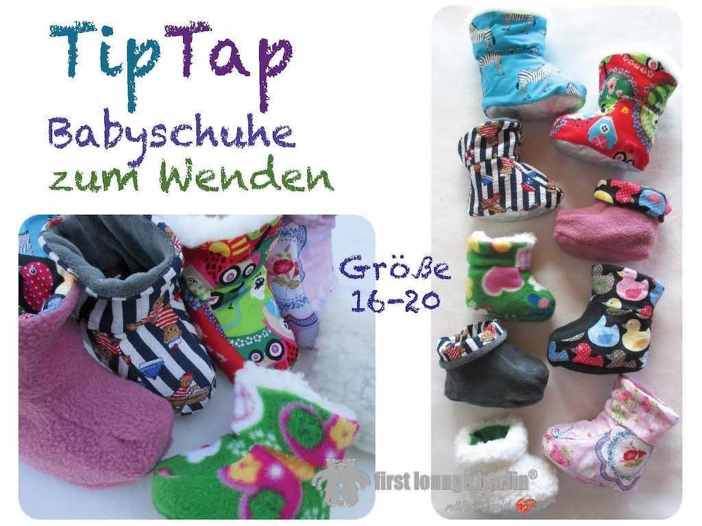 Mehrere Paare wendbarer Babyschuhe in bunten Stoffmustern, auf hellem Untergrund angeordnet; Größenangabe 16–20 sichtbar.