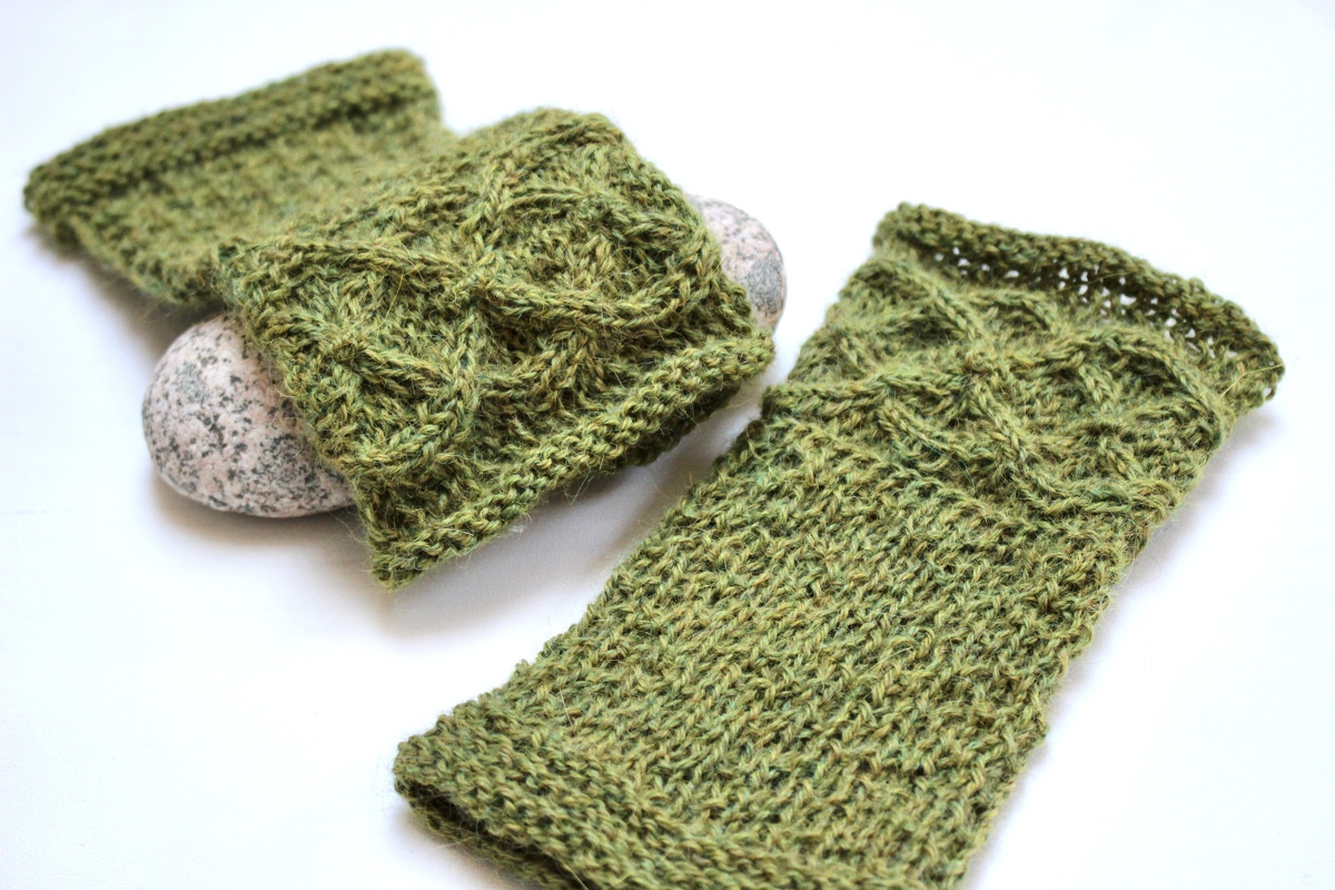 Armstulpen "Claire" mit Zopfmuster, Strickanleitung für 2 Größen