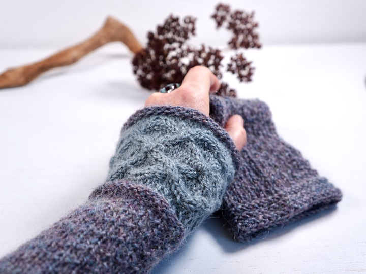 Armstulpen "Claire" mit Zopfmuster, Strickanleitung für 2 Größen