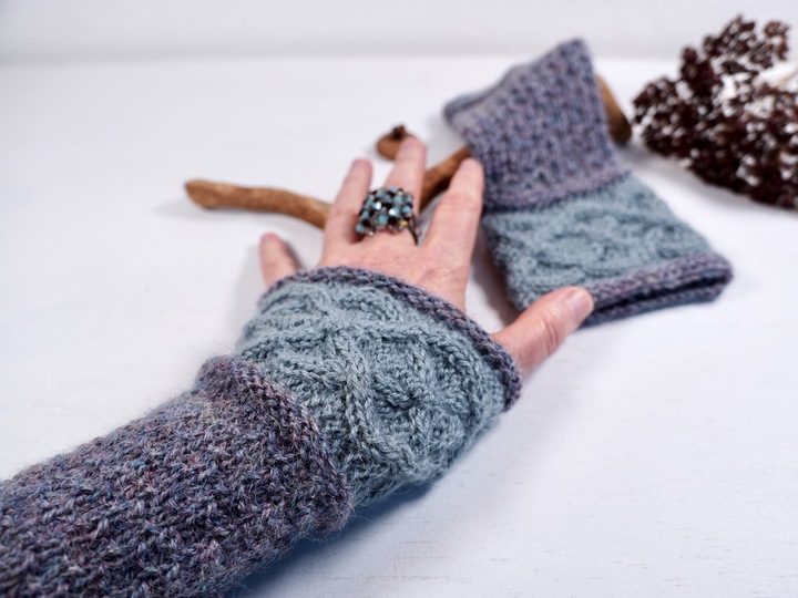 Armstulpen "Claire" mit Zopfmuster, Strickanleitung für 2 Größen