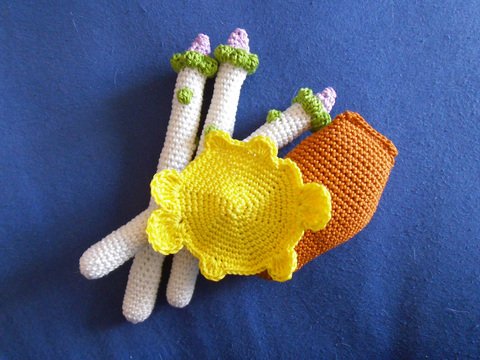 Spargel mit Schnitzel und Soße Hollendaise - Menü des Tages