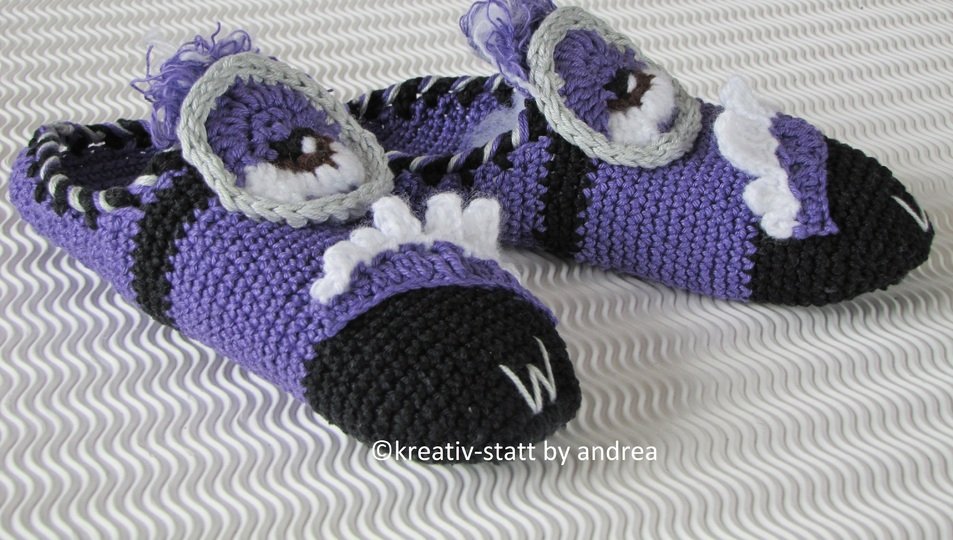 Slippers Monster Minion - all Sizes - for Beginners - Crochet Pattern