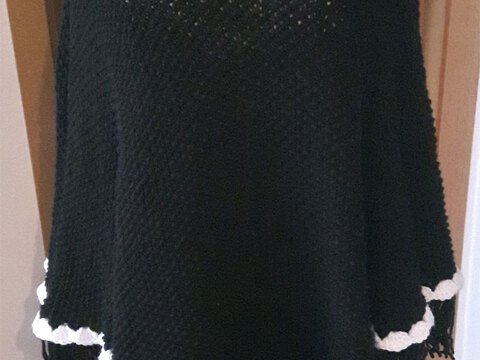Poncho "Black & White