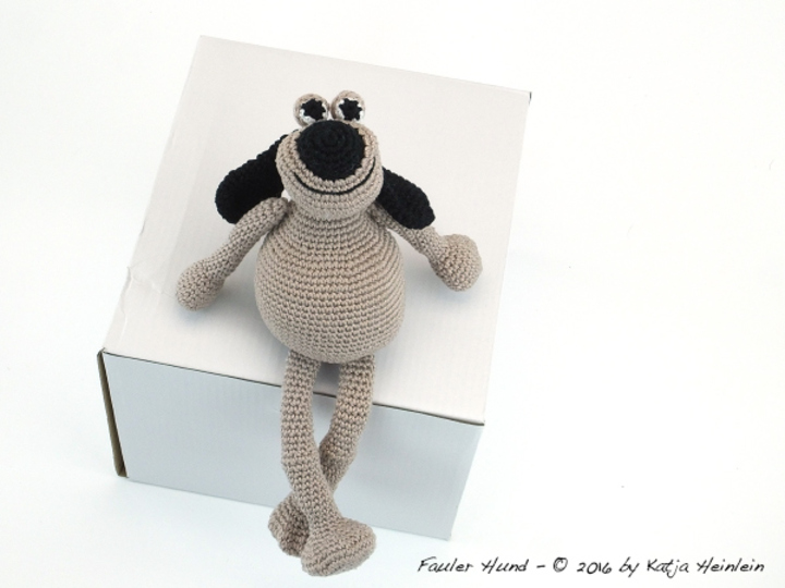 Kantenhocker Fauli Hund Amigurumi Häkelanleitung