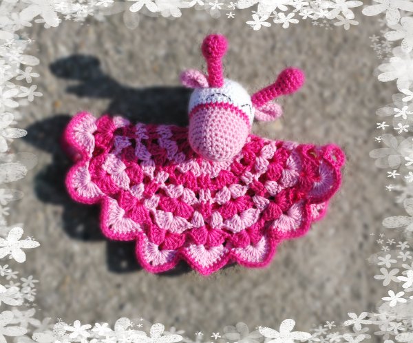 Giraffe Snuggle- Crochet pattern