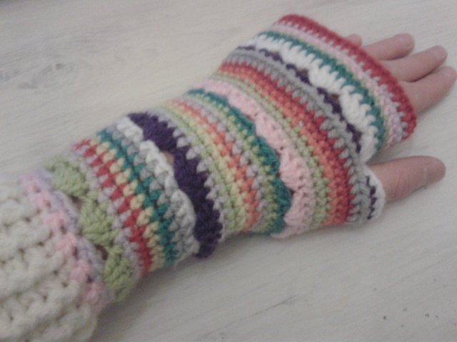 **Häkelanleitung** Hip me Damen-Armstulpe