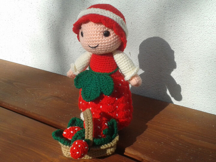 Gartenwichtel Emilia Erdbeer Häkelanleitung