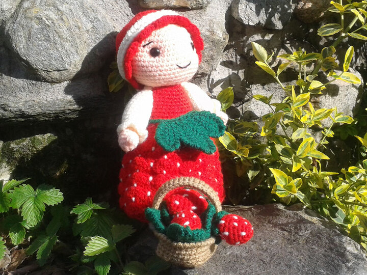 Gartenwichtel Emilia Erdbeer Häkelanleitung