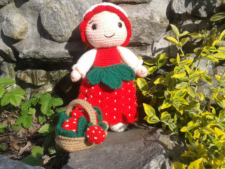 Gartenwichtel Emilia Erdbeer Häkelanleitung
