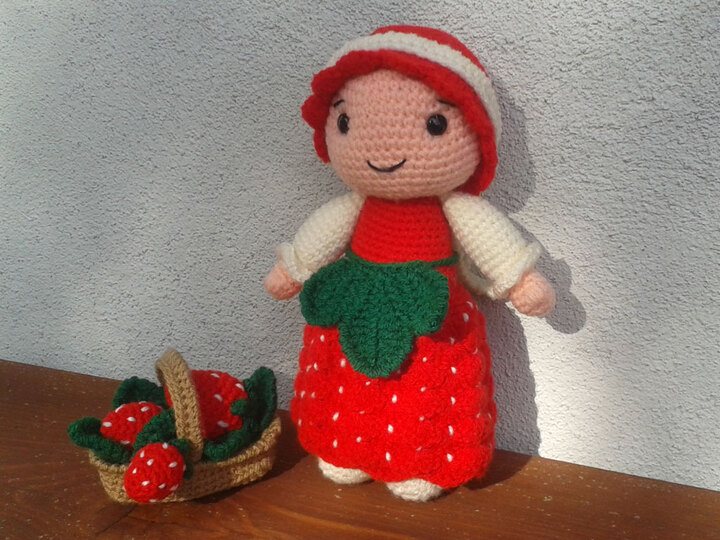 Gartenwichtel Emilia Erdbeer Häkelanleitung