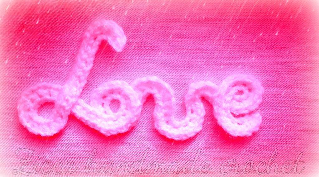 Häkelanleitung – „Love” Applikation 