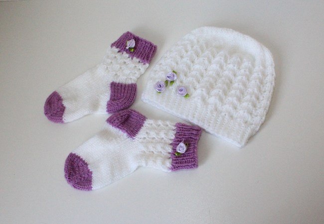 Strickanleitung Baby-Set, Mütze und Socken Ajourmuster ca. 5 - 12 Monate