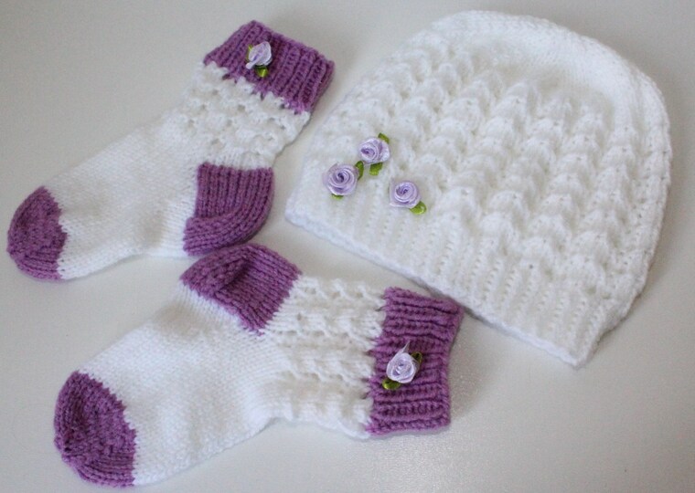Strickanleitung Baby-Set, Mütze und Socken Ajourmuster ca. 5 - 12 Monate