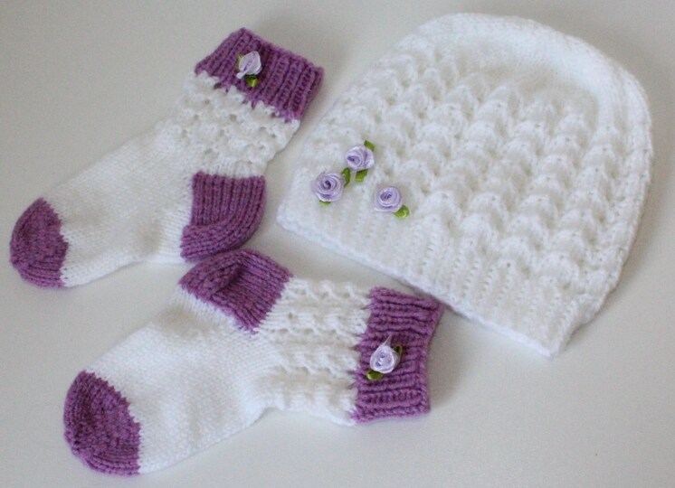 Strickanleitung Baby-Set, Mütze und Socken Ajourmuster ca. 5 - 12 Monate