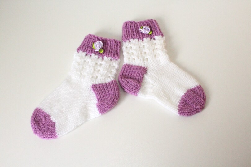 Strickanleitung Baby-Socken, Gr. 18 - 20, Sohlenlänge ca. 12 cm, Ajourmuster