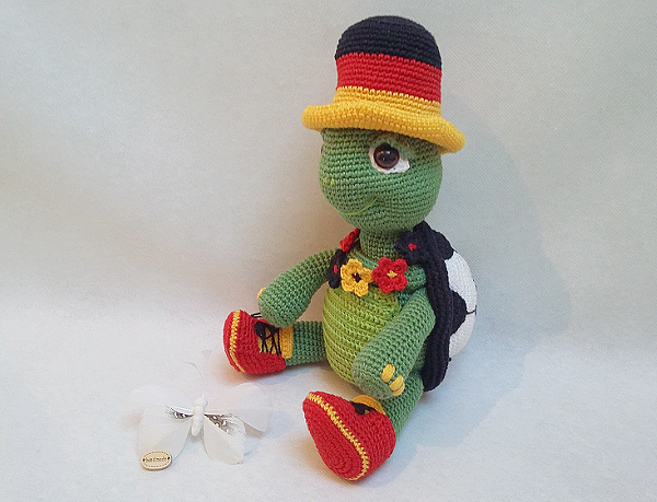 Häkelanleitung Igor der kleine Fussball Fan