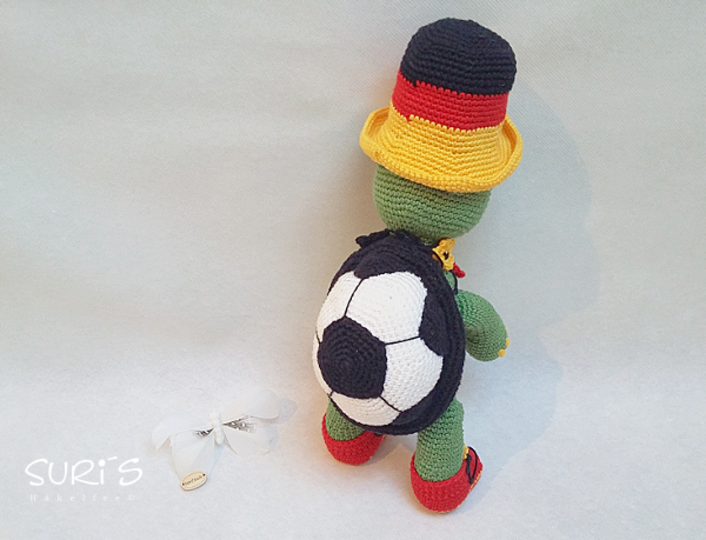 Häkelanleitung Igor der kleine Fussball Fan