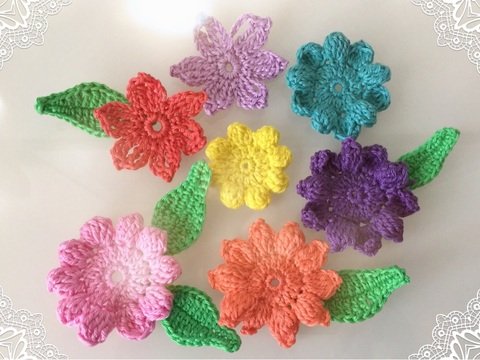 Häkelanleitung verschiedene Blumen mit Blatt