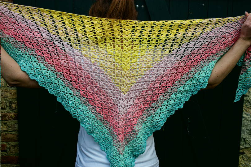crochet pattern triangular shawl "Bahamas", for beginners