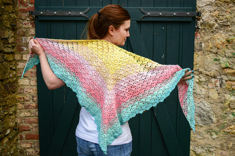 crochet pattern triangular shawl "Bahamas", for beginners