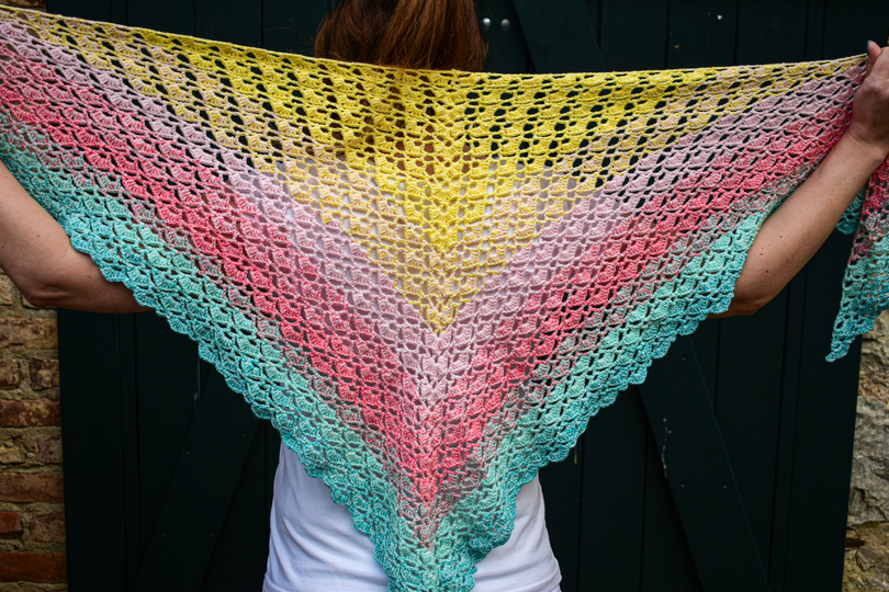 crochet pattern triangular shawl "Bahamas", for beginners