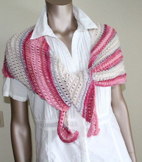 Strickanleitung Drachenschal, Drachenschwanz, Stola, Lochmuster, Dreiecktuch, Schal