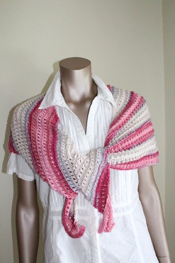 Strickanleitung Drachenschal, Drachenschwanz, Stola, Lochmuster, Dreiecktuch, Schal