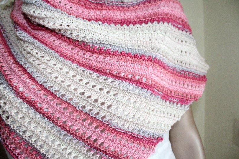 Strickanleitung Drachenschal, Drachenschwanz, Stola, Lochmuster, Dreiecktuch, Schal