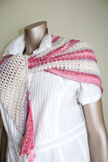 Strickanleitung Drachenschal, Drachenschwanz, Stola, Lochmuster, Dreiecktuch, Schal