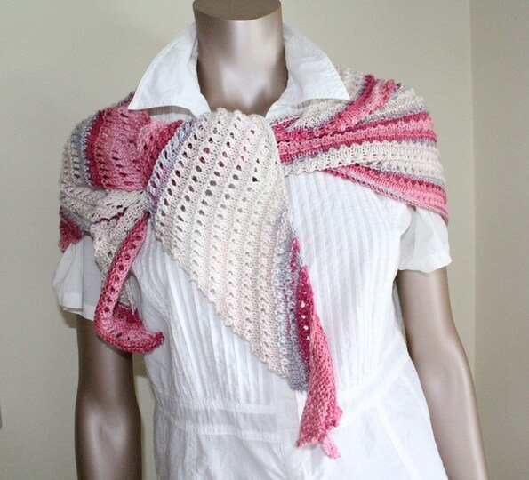 Strickanleitung Drachenschal, Drachenschwanz, Stola, Lochmuster, Dreiecktuch, Schal