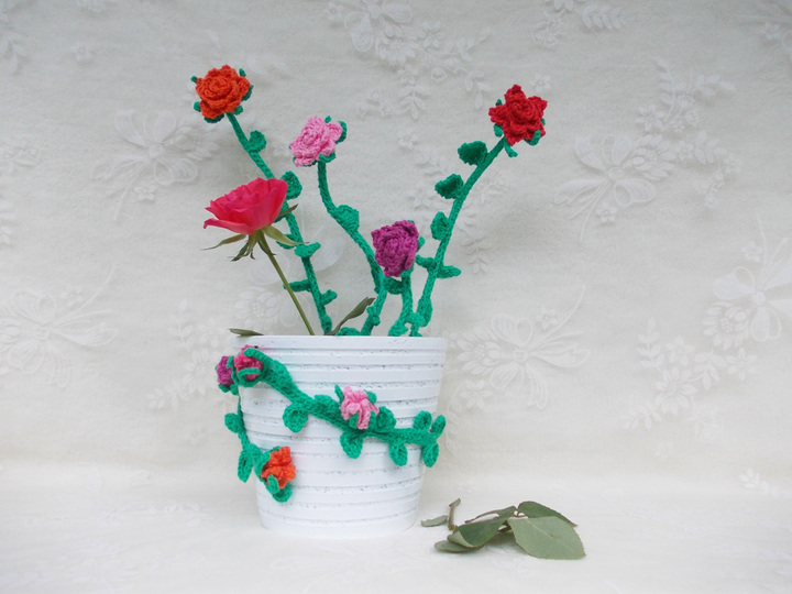 Stielrosen, Rosenranken, Rosenbogen, Rosenblätter und Rosenknospen häkeln und viele Blätter, für alle, welche Rosen lieben das Ensemble "Rosenliebe" 