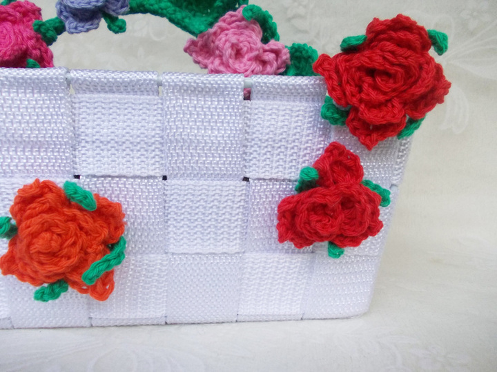 Stielrosen, Rosenranken, Rosenbogen, Rosenblätter und Rosenknospen häkeln und viele Blätter, für alle, welche Rosen lieben das Ensemble "Rosenliebe" 