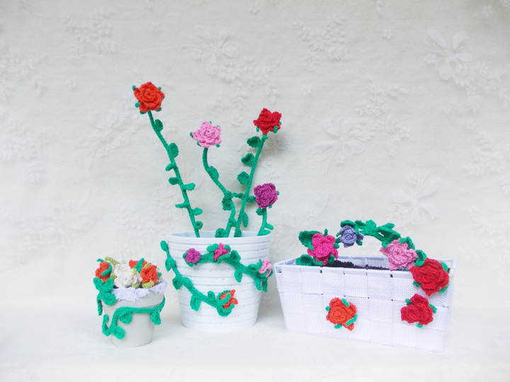 Stielrosen, Rosenranken, Rosenbogen, Rosenblätter und Rosenknospen häkeln und viele Blätter, für alle, welche Rosen lieben das Ensemble "Rosenliebe" 