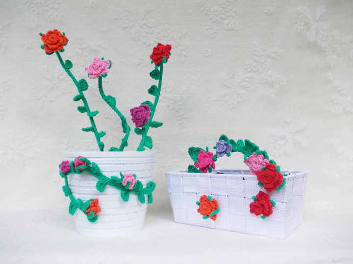 Stielrosen, Rosenranken, Rosenbogen, Rosenblätter und Rosenknospen häkeln und viele Blätter, für alle, welche Rosen lieben das Ensemble "Rosenliebe" 