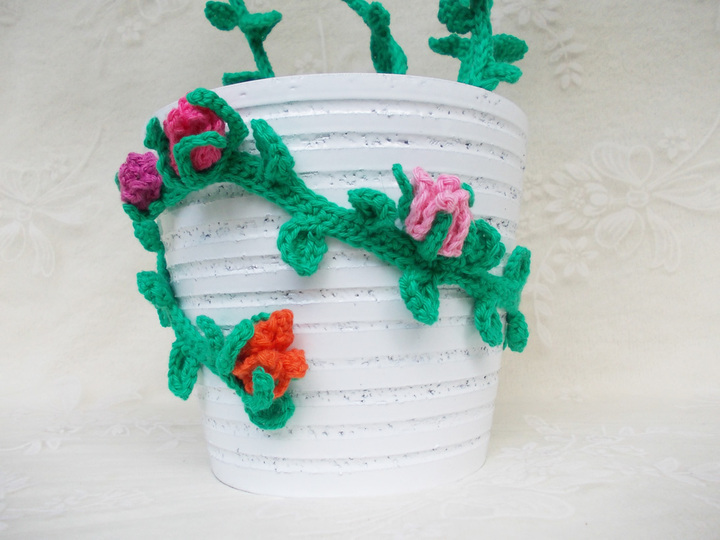 Stielrosen, Rosenranken, Rosenbogen, Rosenblätter und Rosenknospen häkeln und viele Blätter, für alle, welche Rosen lieben das Ensemble "Rosenliebe" 