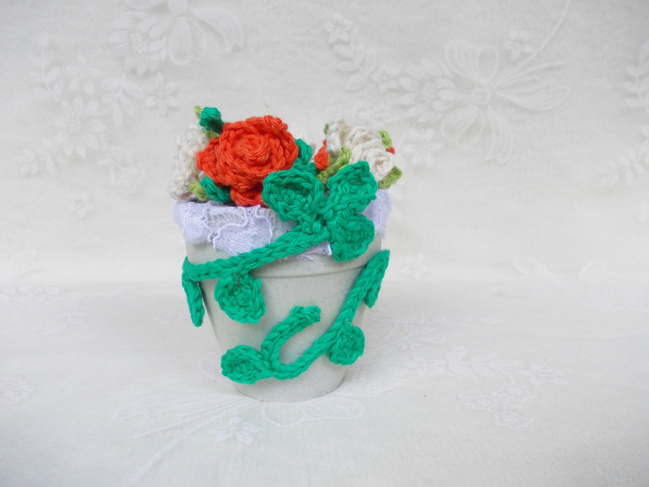 Stielrosen, Rosenranken, Rosenbogen, Rosenblätter und Rosenknospen häkeln und viele Blätter, für alle, welche Rosen lieben das Ensemble "Rosenliebe" 