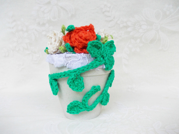 Stielrosen, Rosenranken, Rosenbogen, Rosenblätter und Rosenknospen häkeln und viele Blätter, für alle, welche Rosen lieben das Ensemble "Rosenliebe" 